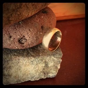 Men’s benchmark 10k gold wedding band